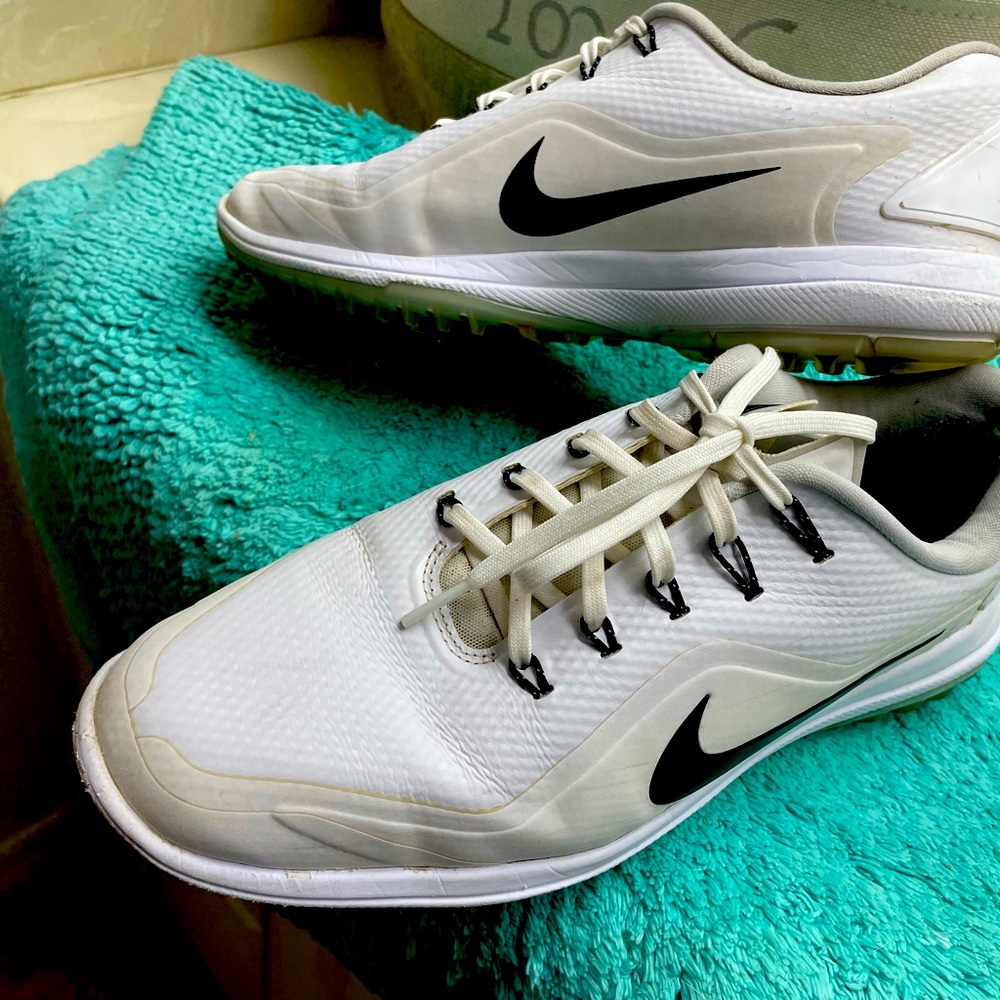 The LUNARLON model GOLF SHOE in great conditions